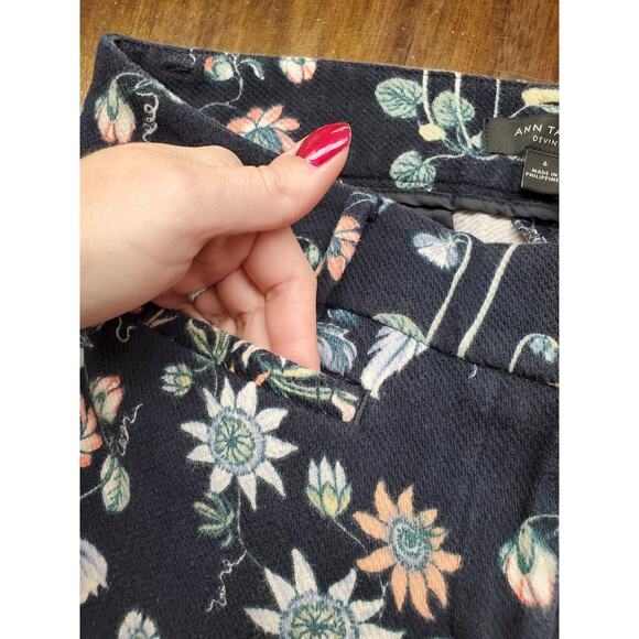 Women's Ann Taylor Navy Floral "Devin Fit" Crop Pants | Size 6 - Picture 8 of 10